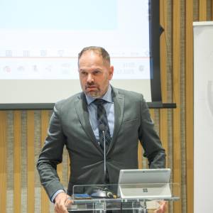 Realist-09102025_42_original