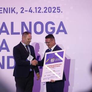 1000175896__original